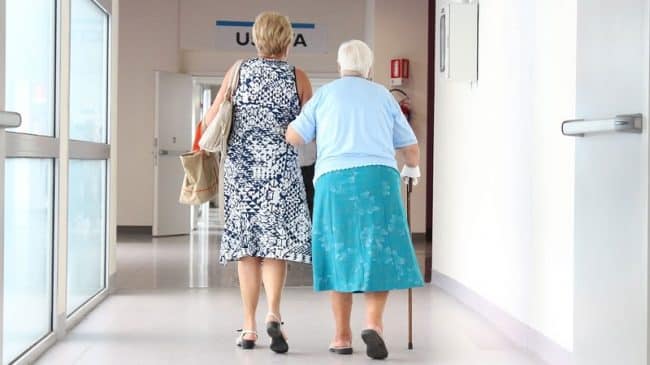Do Retirees With Defined Benefit Pensions Spend Differently Than Those With Defined Contribution Accounts?