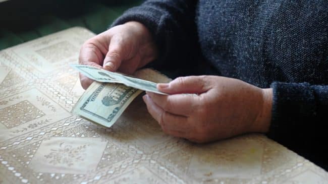 Defined Benefit vs. Defined Contribution Plans – Which Is Better at Achieving Successful Retirement?